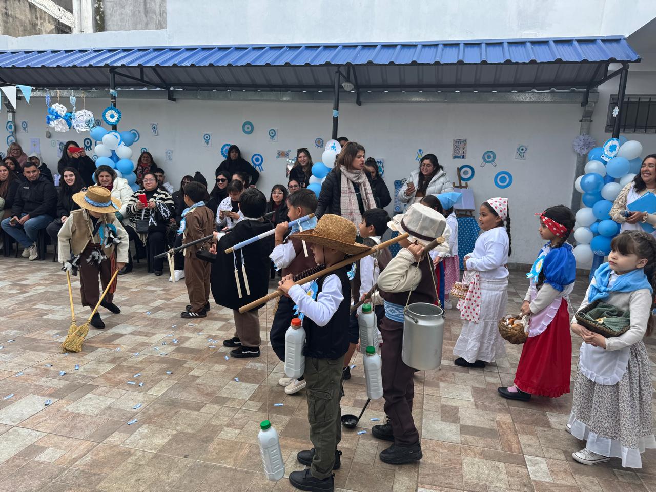 Alumnos en el Acto Patrio